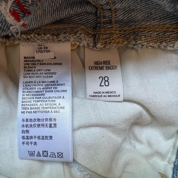 Distressed jeans - Picture 6 of 6